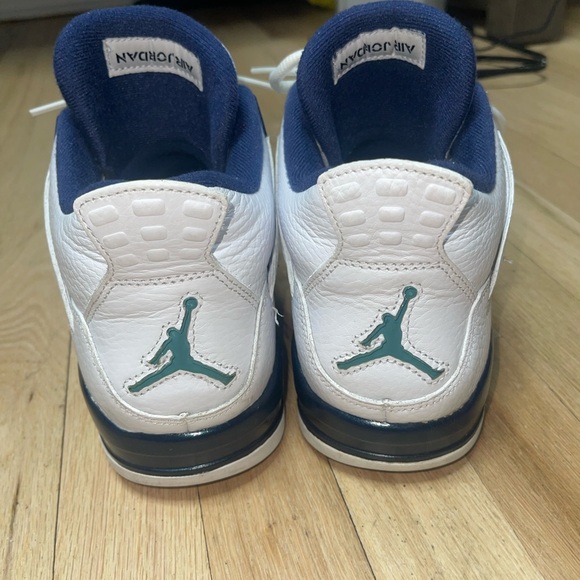 Jordan 4 Retro Columbia (2015) - Picture 2 of 5